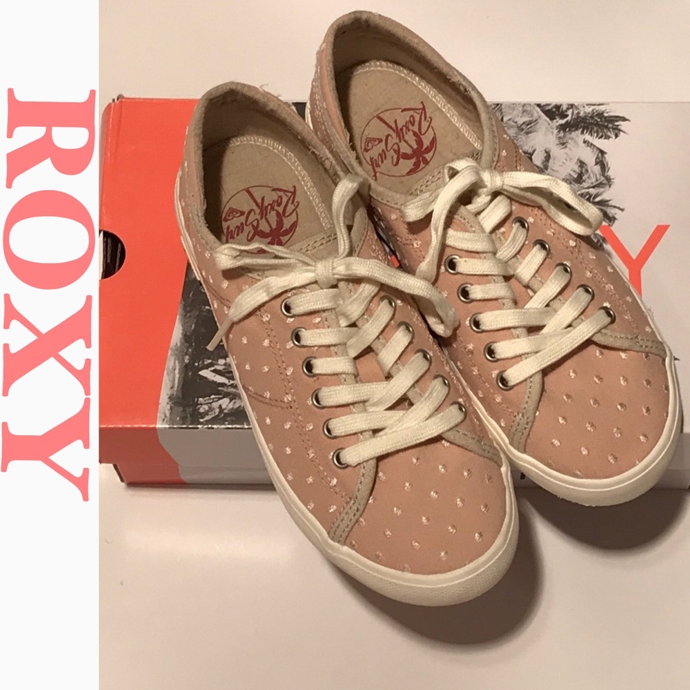 NWT ROXY North shore plush tennis shoes tie 6.5